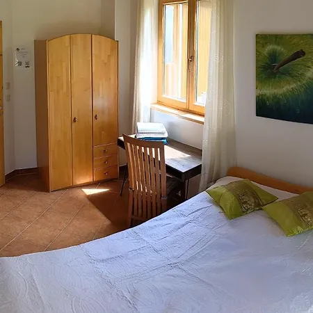 Kwatera prywatna - Doppelzimmer Mit Gartenblick